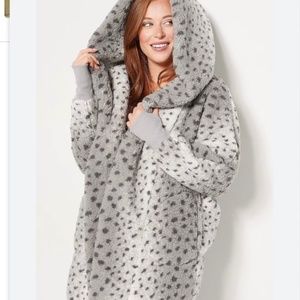 G.I.L.I. The Regular Oversized lounger Hoodie Snow Leopard print